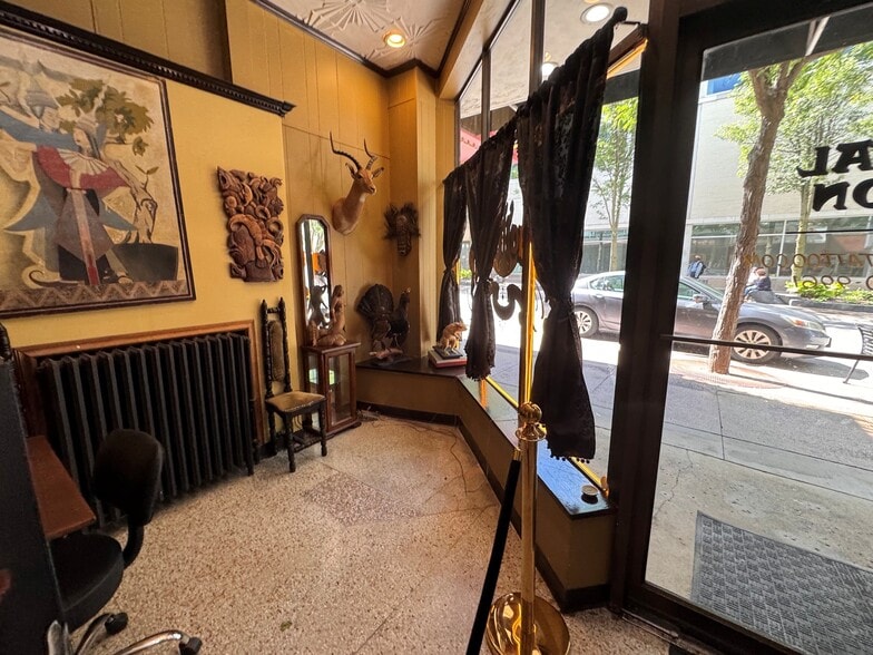 More Photos Of 218-224 State St, Madison Storefront Retail Office For Lease