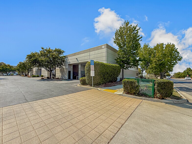 More Photos Of 2362 E Sturgis Rd, Oxnard Warehouse For Sale