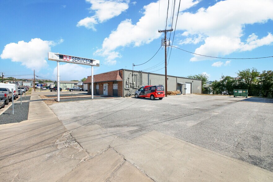 More Photos Of 8402 Speedway Dr, San Antonio Warehouse For Sale