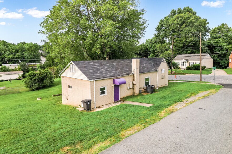 More Photos Of 2925 S Main St, Winston-Salem Office For Sale