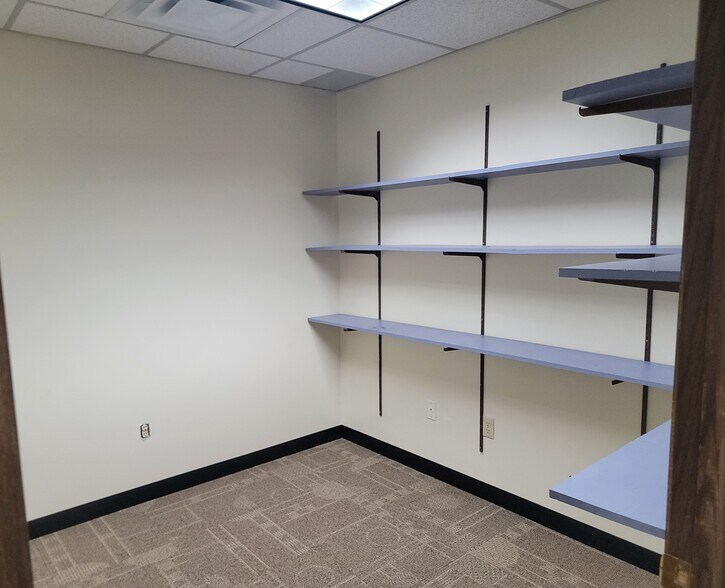 More Photos Of 1225 Woodlawn Ave, Cambridge Office For Lease