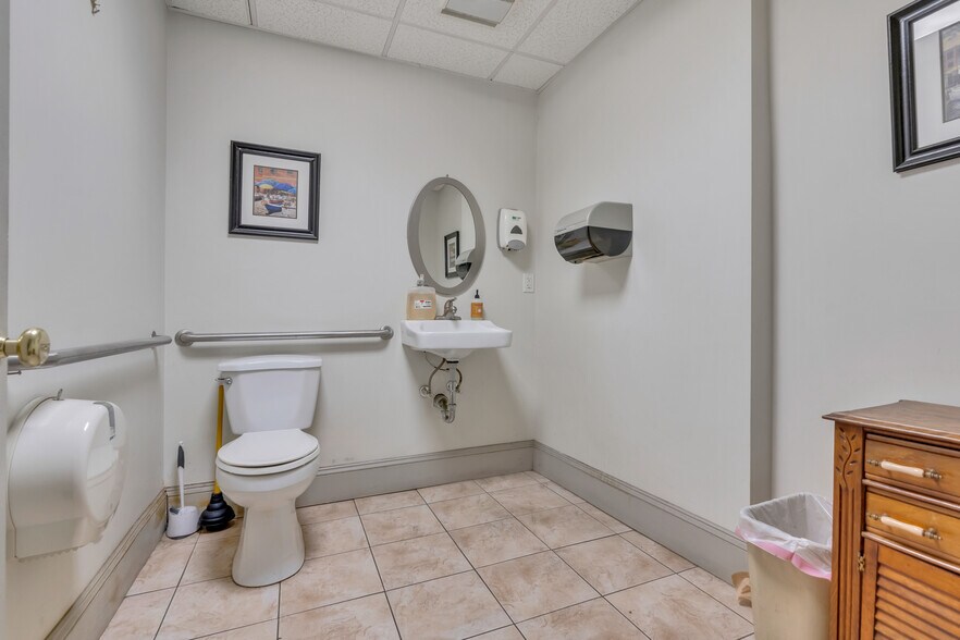 More Photos Of 38 Rainbow Ln, Sanford Warehouse For Sale