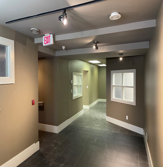 More Photos Of 1415 28 St NE, Calgary Distribution For Lease