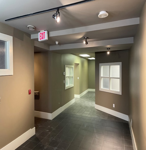 More Photos Of 1415 28 St NE, Calgary Distribution For Lease