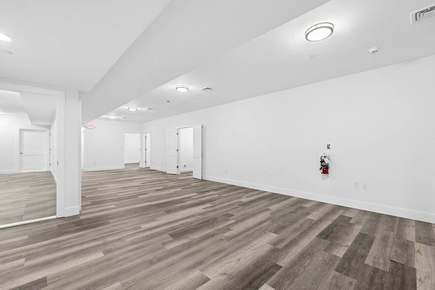 More Photos Of 533 Greenwich St, Hempstead Apartments For Sale