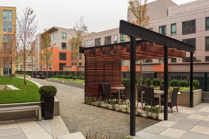 More Photos Of 110 Beverly St, Boston Apartments For Lease