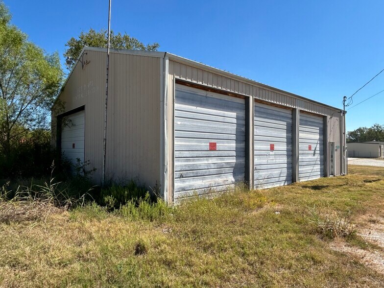 More Photos Of 7231 Mesco Dr, Bryan Warehouse For Lease