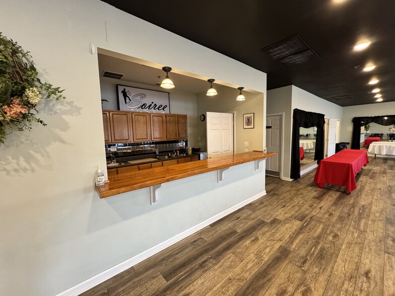 More Photos Of 6208 Crestwood Sta, Crestwood Medical For Lease