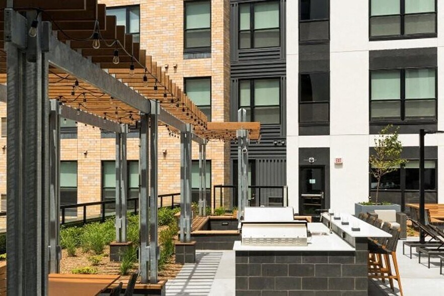 More Photos Of 1700 Plymouth Rd, Minnetonka Apartments For Lease