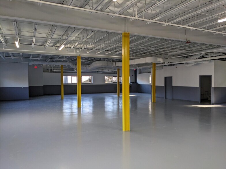 More Photos Of 200 Turnpike Rd, Southborough Research And Development For Lease