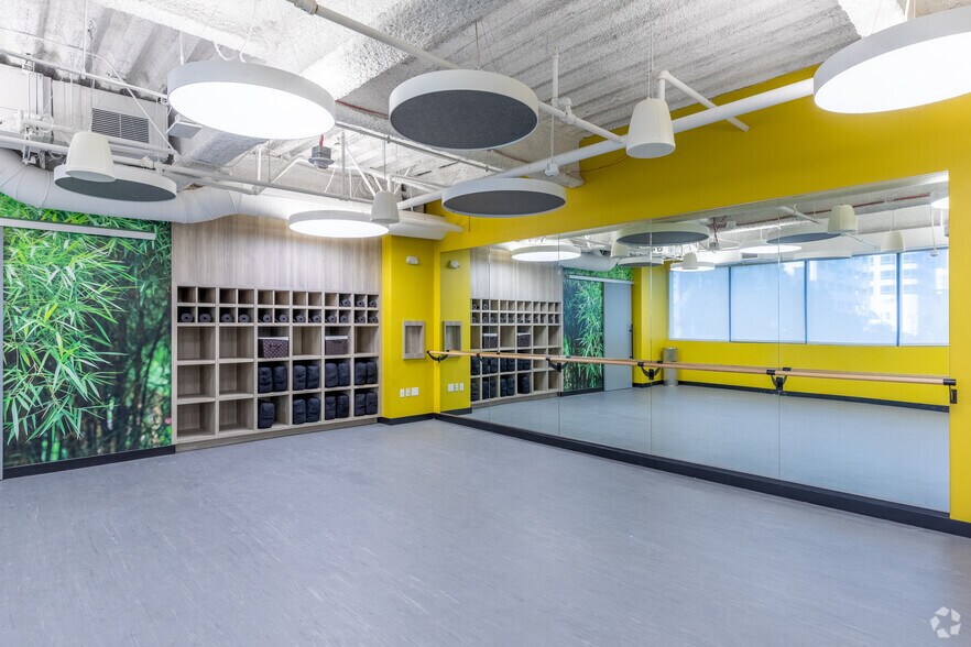 More Photos Of 655 W Broadway, San Diego Office For Lease