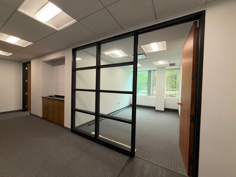 More Photos Of 118 N Bedford Rd, Mount Kisco Office For Lease