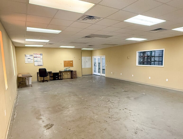 More Photos Of 1307 Putman Dr NW, Huntsville Flex For Lease