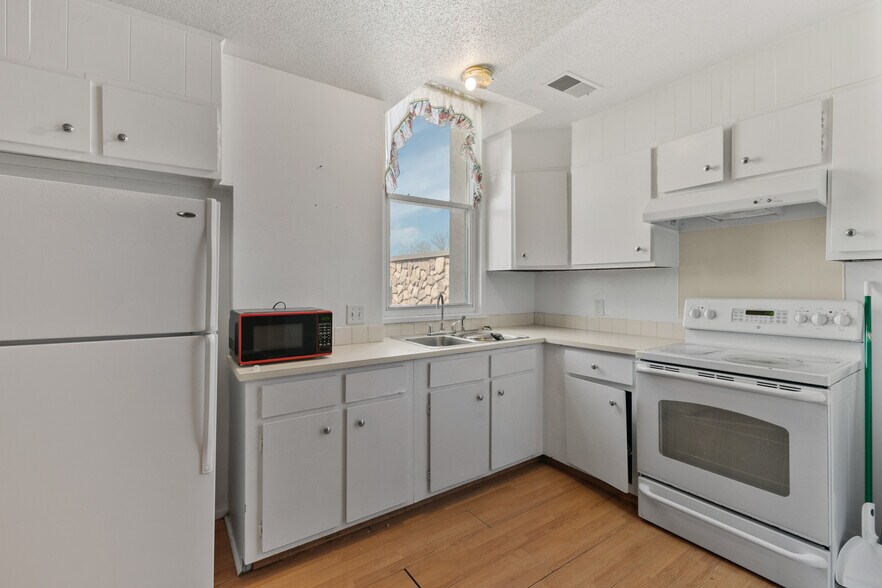 More Photos Of 2319 Vinton St, Omaha Office Residential For Sale