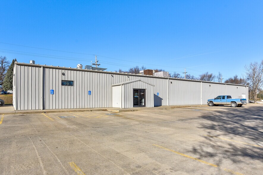 More Photos Of 1818 Central Ave, Auburn General Retail For Sale