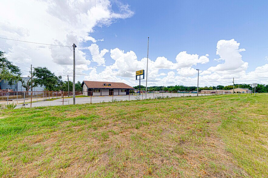 More Photos Of 17720 US Highway 27, Clermont Warehouse For Lease