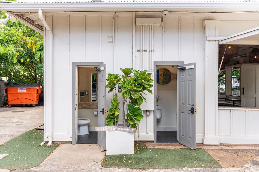 More Photos Of 65 Hana Hwy, Paia Restaurant For Lease