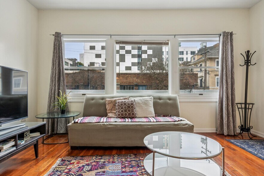 More Photos Of 356 24th St, Oakland Freestanding For Sale