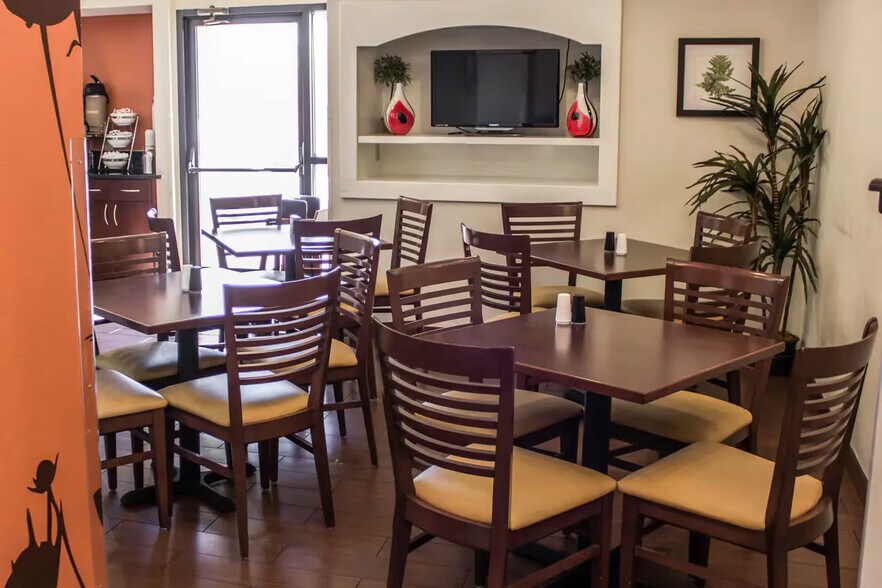 More Photos Of 17013 Abercorn St, Savannah Hotel For Sale