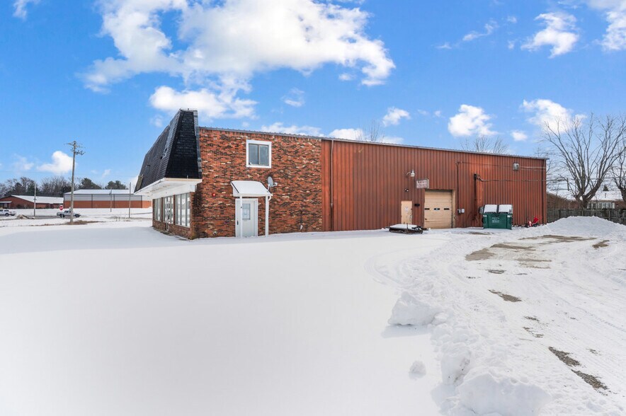 More Photos Of 149 Delaina Dr, Mount Washington Showroom For Sale