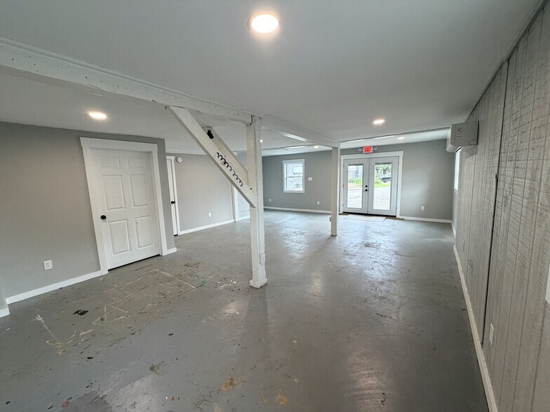 More Photos Of 5761 Lower York Rd, New Hope Storefront Retail Residential For Lease