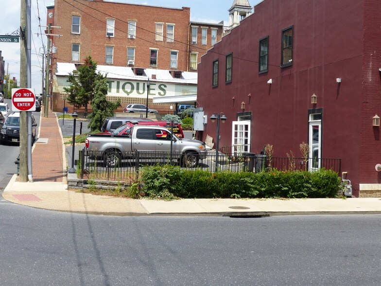 More Photos Of 19-25 W Johnson St, Staunton Storefront Retail Office For Sale