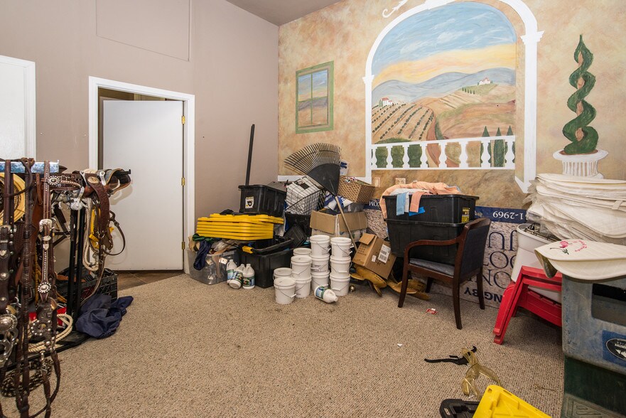 More Photos Of 917 Main St, Woodland Freestanding For Sale