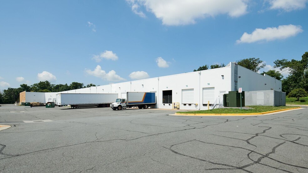 More Photos Of 22660 Executive Dr, Dulles Unknown For Lease