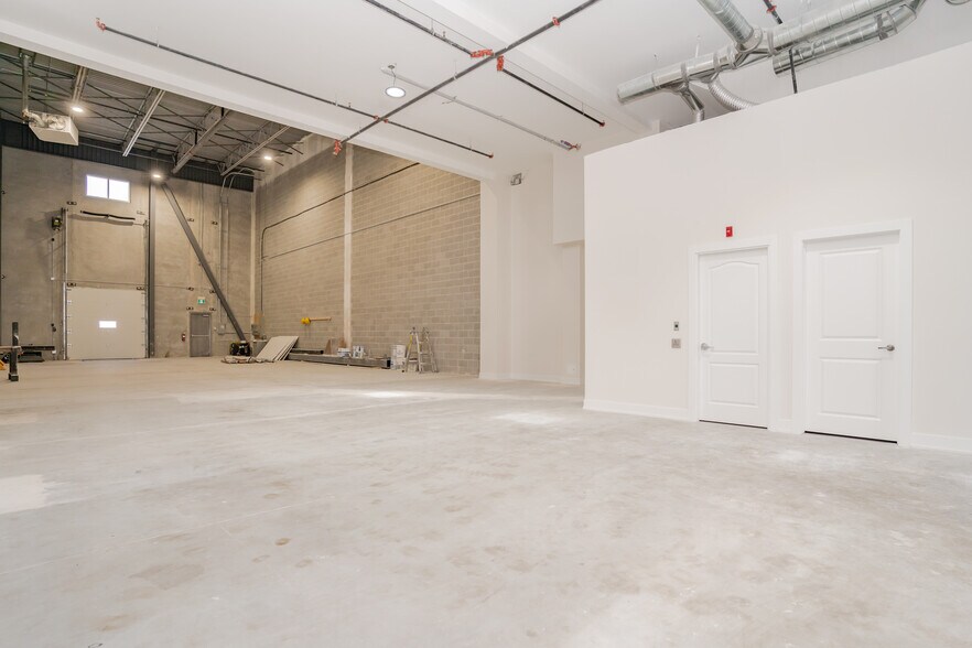 More Photos Of 135 Addison Hall Cir, Aurora Warehouse For Lease