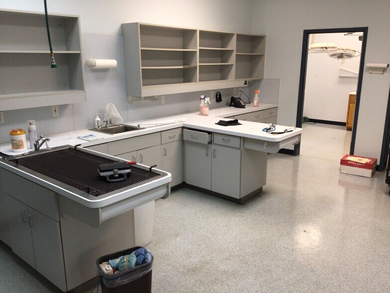 More Photos Of 1 Otter Creek Cir, Little Rock Veterinarian Kennel For Sale