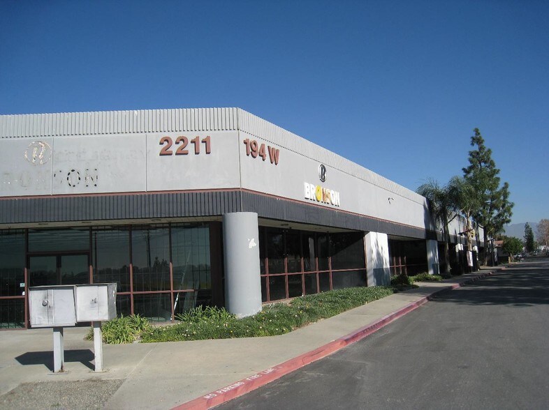 More Photos Of 2211 S Hunts Ln, San Bernardino Showroom For Lease