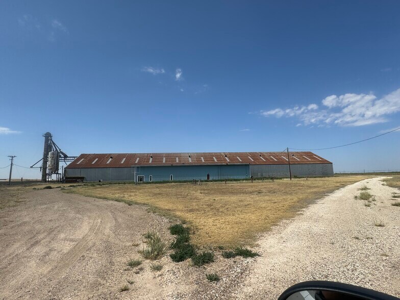 More Photos Of 280 Interstate 27 Service rd, Kress Warehouse For Lease