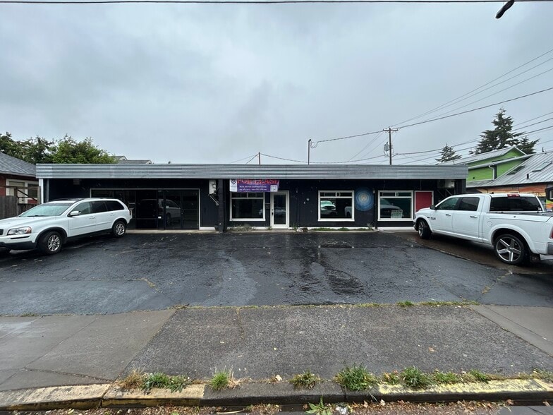 More Photos Of 245 Van Buren St, Eugene Freestanding For Lease