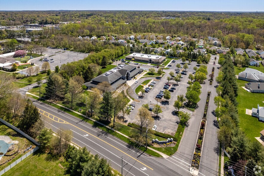 More Photos Of 500 Craig Rd, Manalapan Township Office For Lease