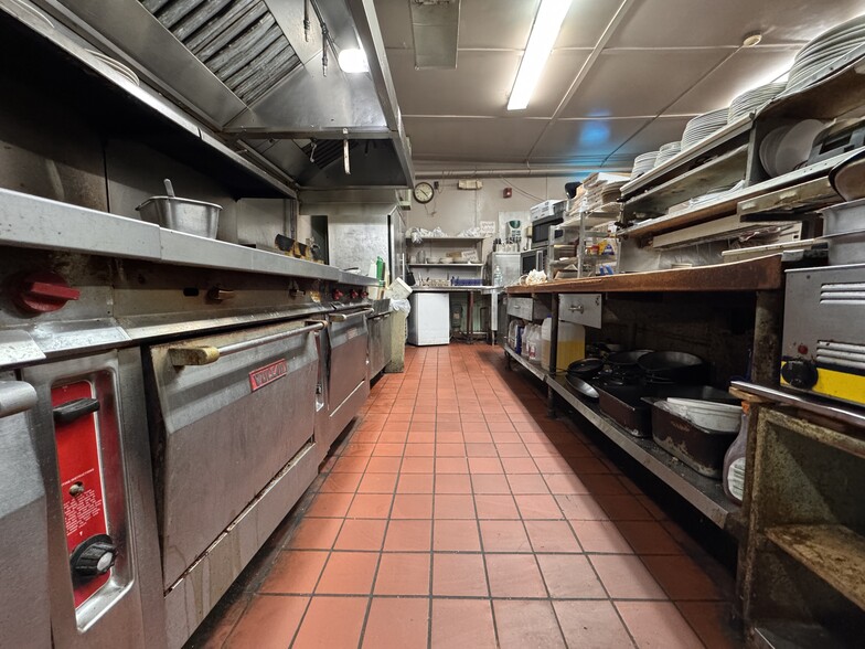 More Photos Of 572 2nd Ave, Troy Restaurant For Sale
