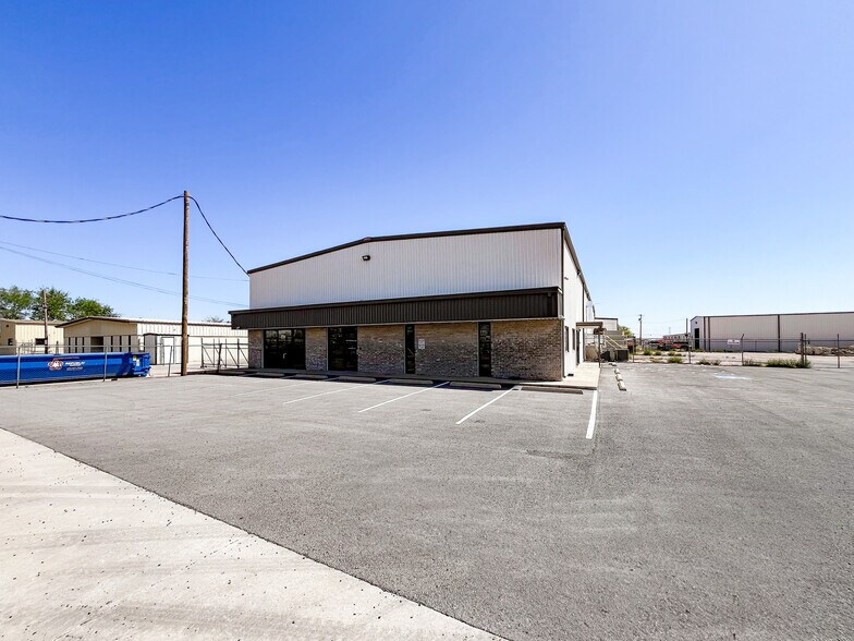 Primary Photo Of 7 E Industrial Loop, Midland Warehouse For Sale
