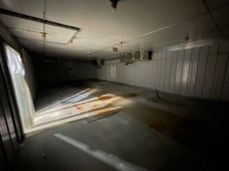 More Photos Of 1604 Schwan Dr, Mendota Industrial For Sale