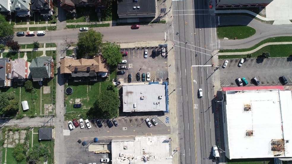 More Photos Of 11820 Woodward Ave, Highland Park Storefront For Sale