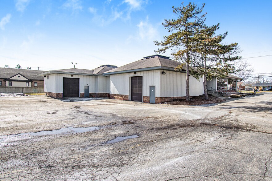 More Photos Of 18340 Middlebelt Rd, Livonia Office For Sale