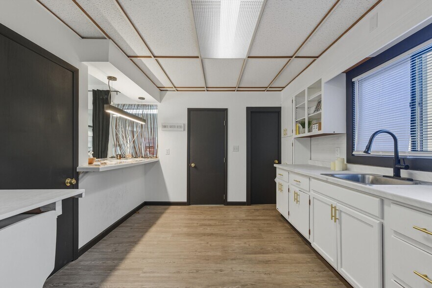 More Photos Of 460 Maple Ave, Saratoga Springs Storefront Retail Residential For Lease