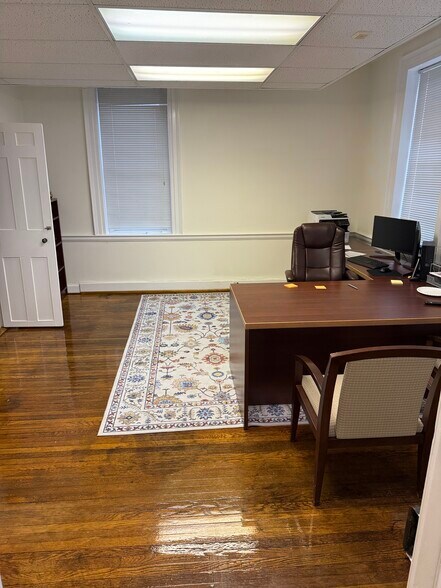 More Photos Of 15 Ashley Pl, Wilmington Office For Lease