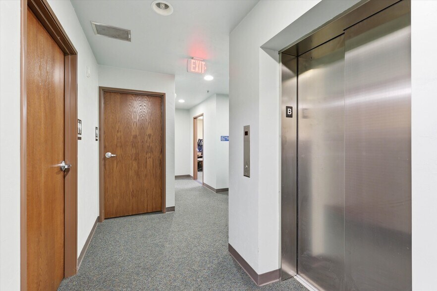 More Photos Of 312 N 5th Ave, Sturgeon Bay Office For Sale