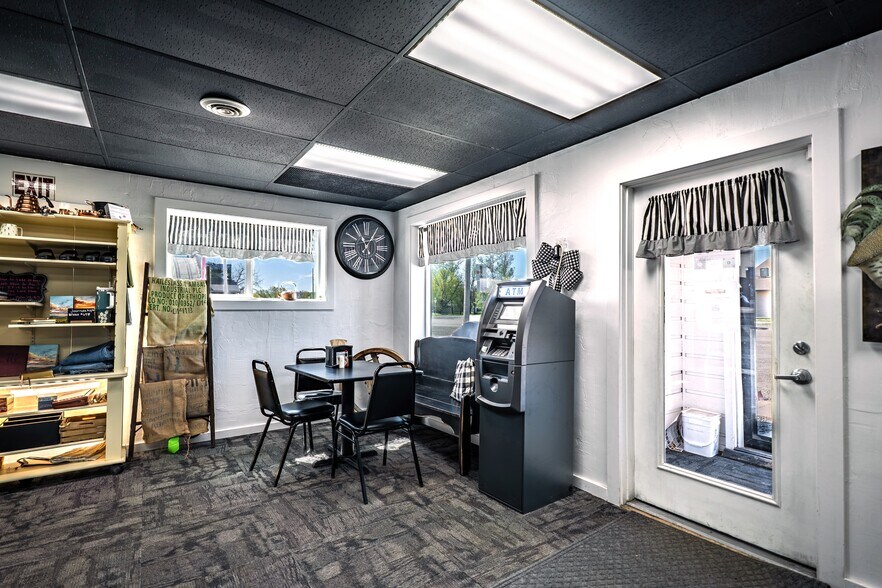 More Photos Of 425 S Main St, Choteau Garden Center For Sale