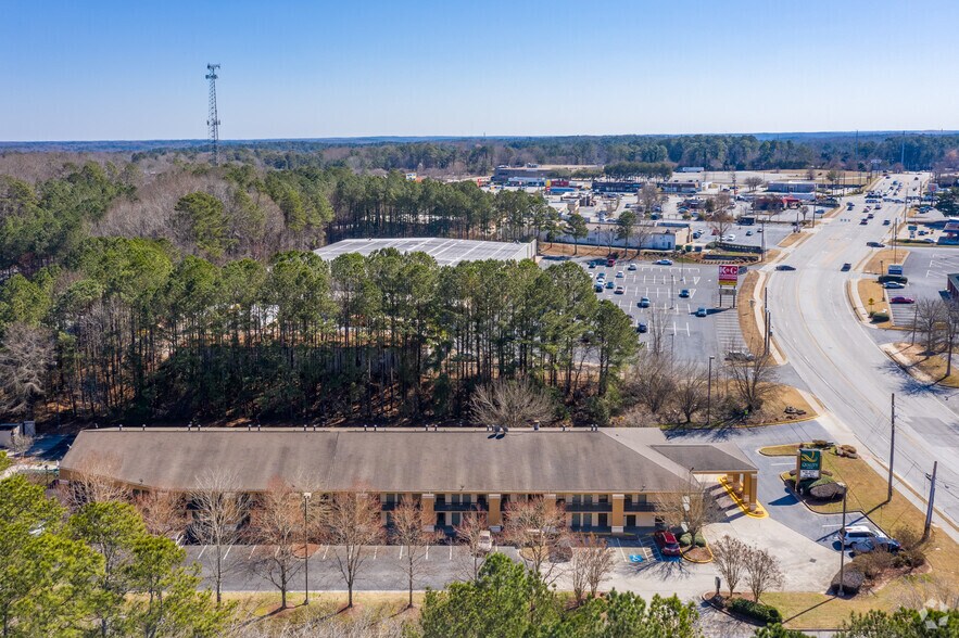 More Photos Of 1595 E Park Place Blvd, Stone Mountain Hotel For Sale