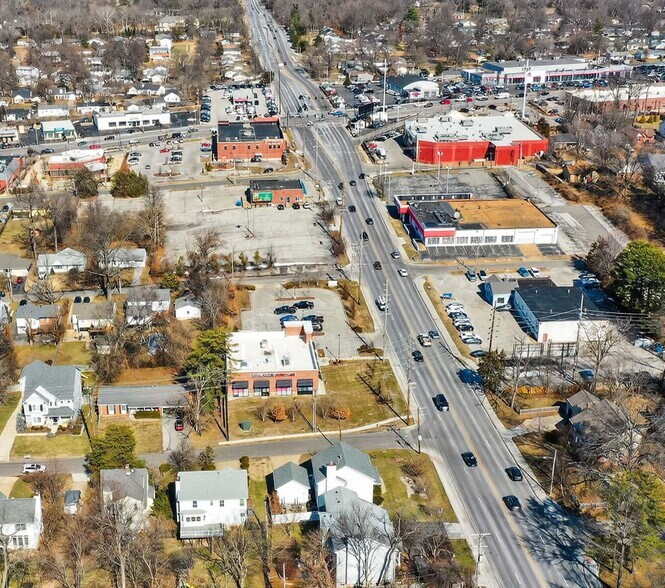 More Photos Of 915 N Kirkwood Rd, Kirkwood Medical For Lease