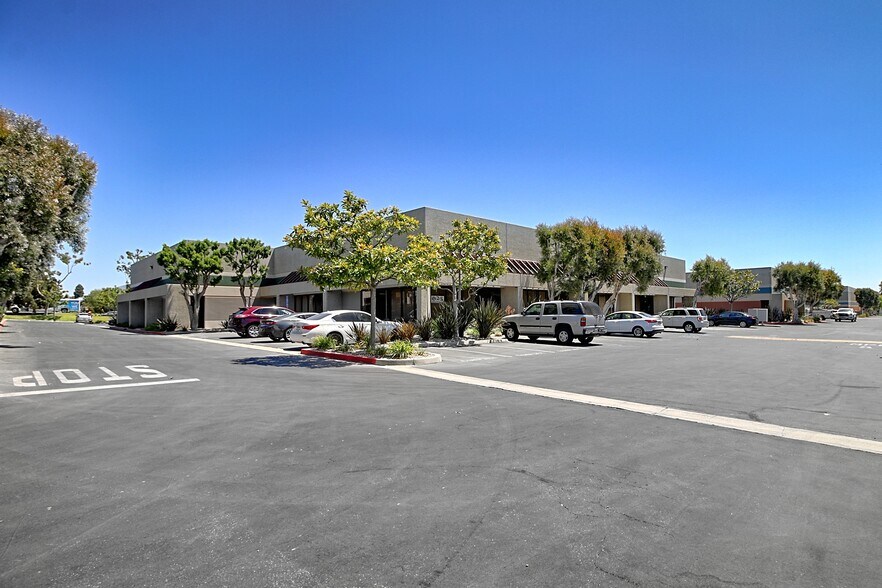 More Photos Of 1937 Goodyear Ave, Ventura Warehouse For Lease