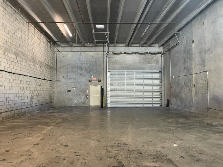 More Photos Of 10850 NW 21st St, Miami Warehouse For Lease