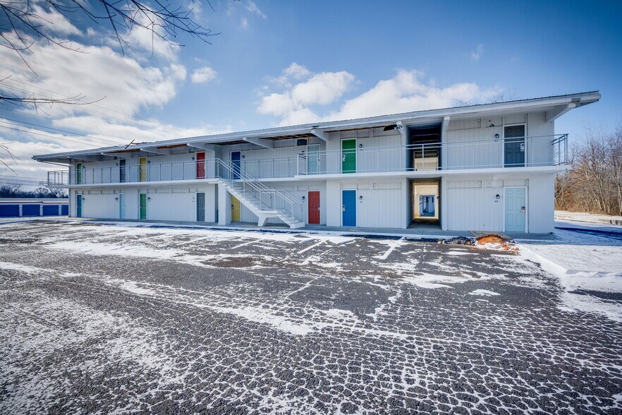 More Photos Of 15589 Lee Hwy, Bristol Apartments For Sale