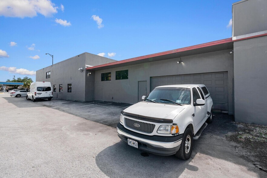 More Photos Of 1500 E Commercial Blvd, Fort Lauderdale Freestanding For Sale