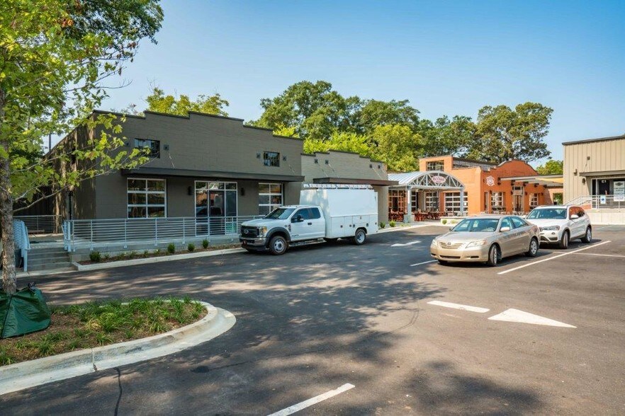 More Photos Of 109 W Stone Ave, Greenville Storefront Retail Office For Lease